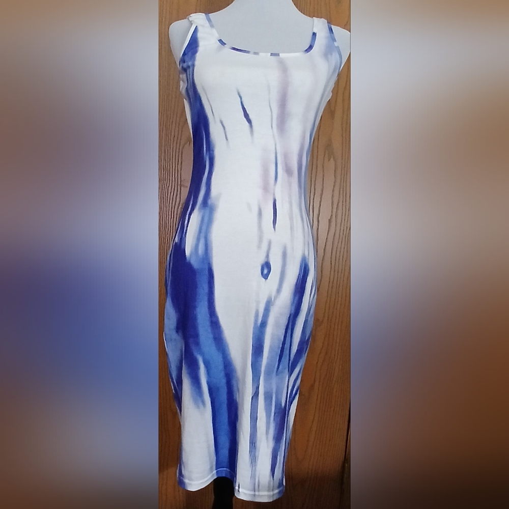 Form Fitting Bodycon Midi Dress Size S        8-012